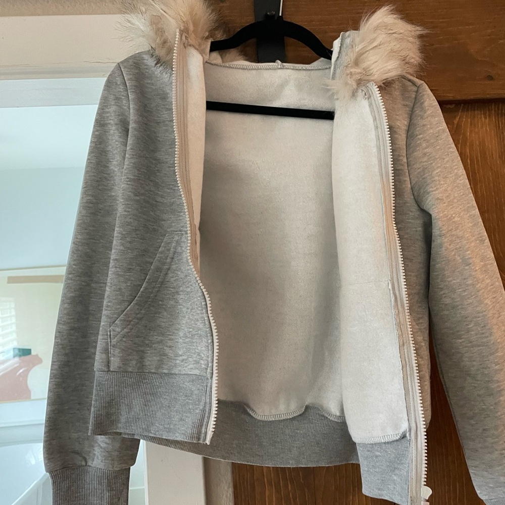 Hoodie zip up with fur